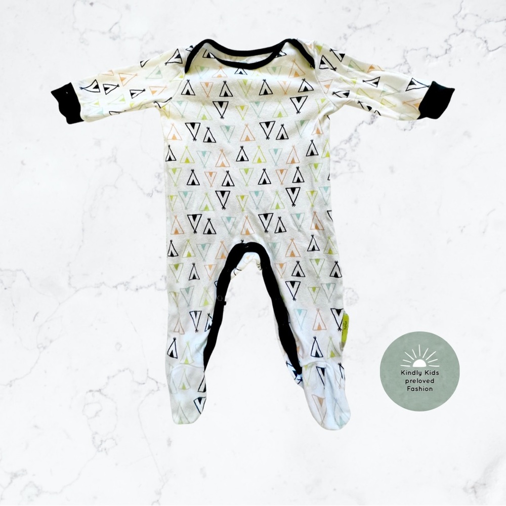 Mini Heroes | size 9m EUC Super cool Tepee motif romper with leg snaps.